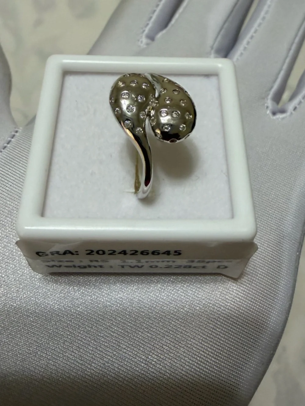 MOISSANITE 0.228CT RING